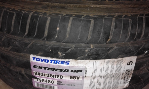 ขายยาง \% 245/35/20 กับ 225/65/17