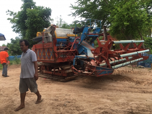 รถเกี่ยวตัวเดินแทกเตอร์ D5 ปั้มไดกิ้น22 เครื่อง 6BG1 ราคา 150,000