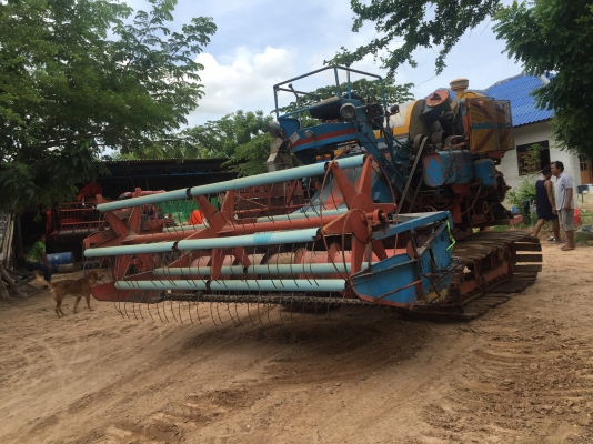 รถเกี่ยวตัวเดินแทกเตอร์ D5 ปั้มไดกิ้น22 เครื่อง 6BG1 ราคา 150,000