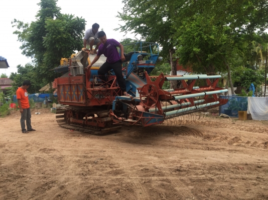 รถเกี่ยวตัวเดินแทกเตอร์ D5 ปั้มไดกิ้น22 เครื่อง 6BG1 ราคา 150,000