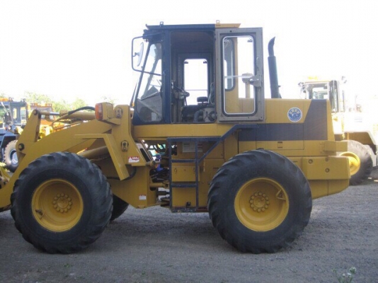 ขายรถตักล้อยาง รุ่นWA 100-3 ขายรถตักล้อยาง รุ่นWA 100-3