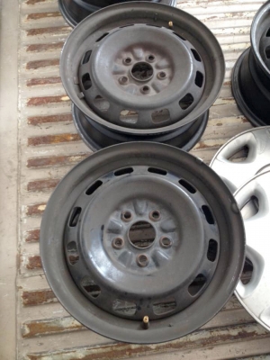ล้อกะทะ 5รู 4วง พร้อมฝาครอบครบ สภาพดี ยกชุด400 ล้อกะทะ 5รู 4วง พร้อมฝาครอบครบ สภาพดี ยกชุด400
