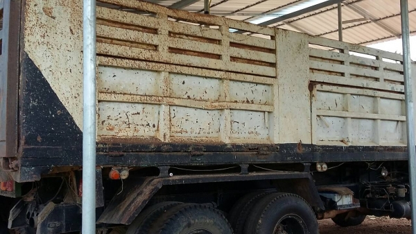 ขายรถบรรทุก 10 ล้อดัมพ์ NISSAN CW30 ใส่เครื่อง PE6 220 แรงม้า ใส่หัวใหม่ ลงเล่มแล้ว ราคา 600000