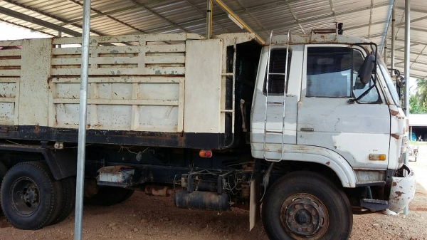 ขายรถบรรทุก 10 ล้อดัมพ์ NISSAN CW30 ใส่เครื่อง PE6 220 แรงม้า ใส่หัวใหม่ ลงเล่มแล้ว ราคา 600000