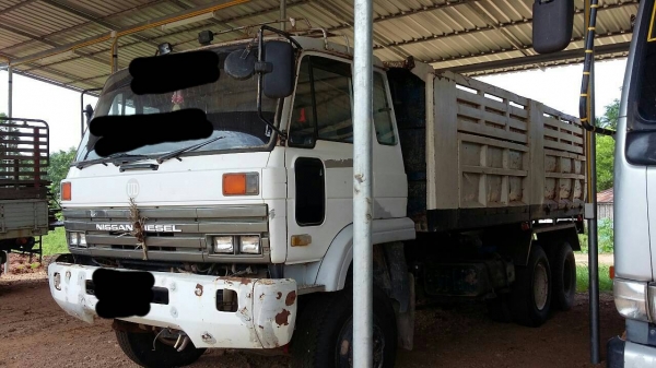 ขายรถบรรทุก 10 ล้อดัมพ์ NISSAN CW30 ใส่เครื่อง PE6 220 แรงม้า ใส่หัวใหม่ ลงเล่มแล้ว ราคา 600000