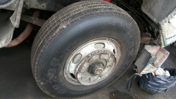 ขายรถบรรทุก 10 ล้อรั้ว HINO KT925 ใส่เครื่อง JO8C 210 แรงม้า ทะเบียนภาษีขาด 1 ปี ราคา 300000