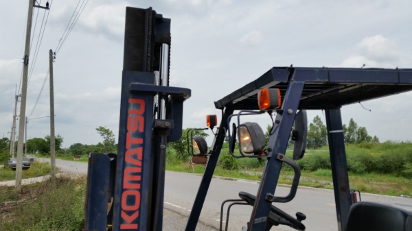 ขายด่วนรถยกKOMATSU FG15-15 ยก1.5ตันเสาสูง3เมตรรถนอกนำเข้ายังไม่เคยใช้งานในเมืองไทยเลย=รุ่นใหม่ขายถูกๆๆ