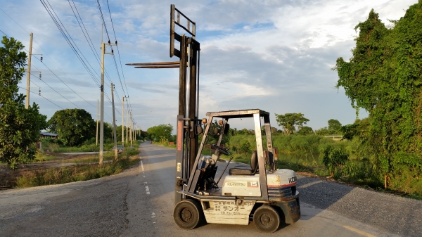 ขายด่วนรถยกKOMATSU FG15-15 ยก1.5ตันเสาสูง3เมตรรถนอกนำเข้ายังไม่เคยใช้งานในเมืองไทยเลย=รุ่นใหม่ขายถูกๆๆ