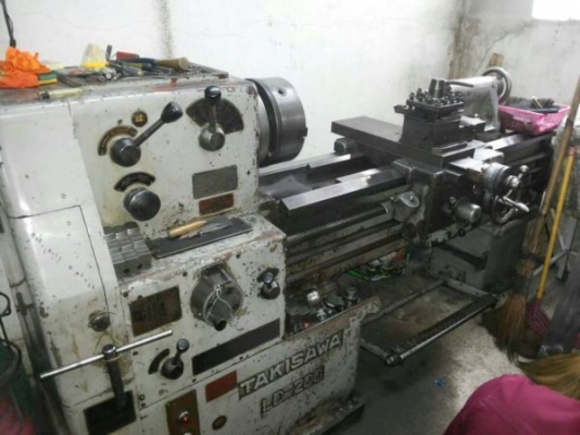 ขายเครื่องกลึง TAKISAWA 6 ฟุต พวงมาลัยขวา มีเบรค รางสวย แข็งแรง พร้อมใช้งาน ขายด่วนไม่แพง 110,000 บาท ครับ