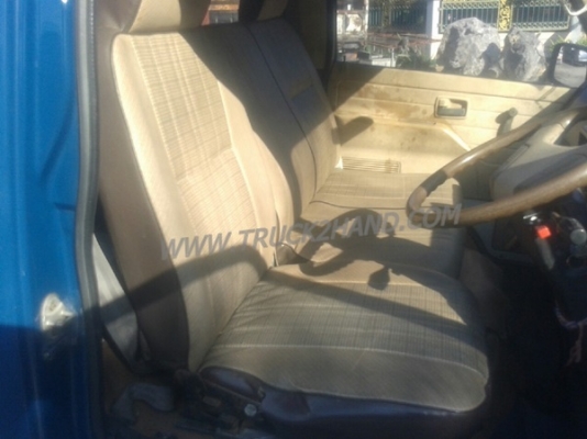 รถตู้ ISUZU  ขนาด 10 ที่นั่ง  มีแอร์พร้อม  น็อต 6 ตัว