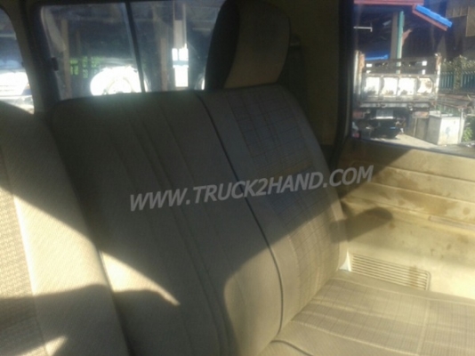 รถตู้ ISUZU  ขนาด 10 ที่นั่ง  มีแอร์พร้อม  น็อต 6 ตัว