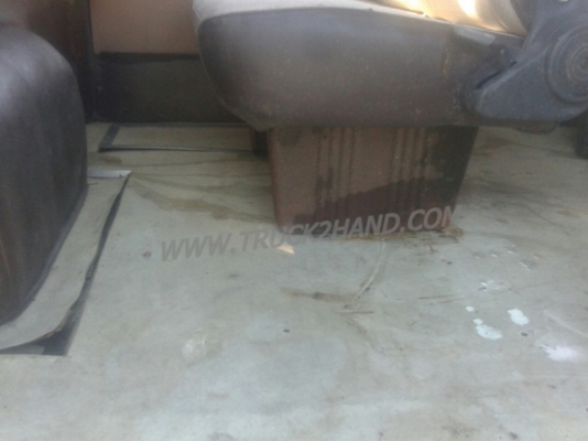 รถตู้ ISUZU  ขนาด 10 ที่นั่ง  มีแอร์พร้อม  น็อต 6 ตัว