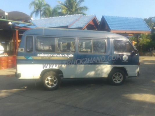 รถตู้ ISUZU  ขนาด 10 ที่นั่ง  มีแอร์พร้อม  น็อต 6 ตัว