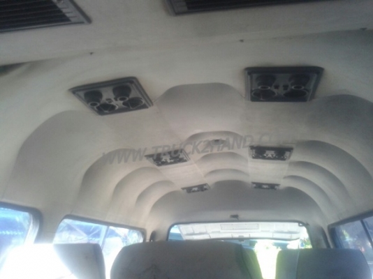 รถตู้ ISUZU  ขนาด 10 ที่นั่ง  มีแอร์พร้อม  น็อต 6 ตัว