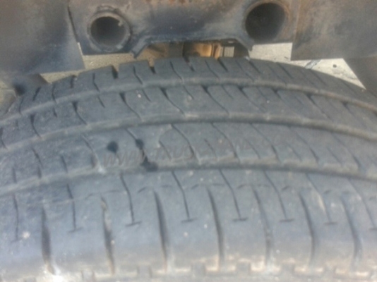 รถตู้ ISUZU  ขนาด 10 ที่นั่ง  มีแอร์พร้อม  น็อต 6 ตัว