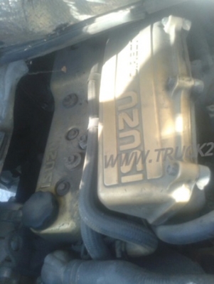 รถตู้ ISUZU  ขนาด 10 ที่นั่ง  มีแอร์พร้อม  น็อต 6 ตัว