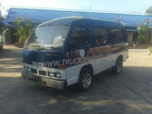 รถตู้ ISUZU  ขนาด 10 ที่นั่ง  มีแอร์พร้อม  น็อต 6 ตัว