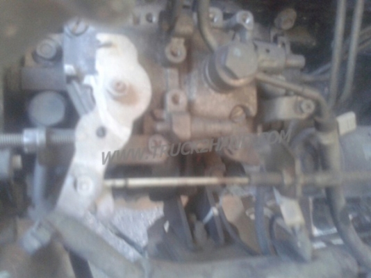 รถตู้ ISUZU  ขนาด 10 ที่นั่ง  มีแอร์พร้อม  น็อต 6 ตัว