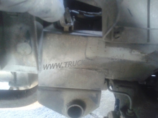 รถตู้ ISUZU  ขนาด 10 ที่นั่ง  มีแอร์พร้อม  น็อต 6 ตัว