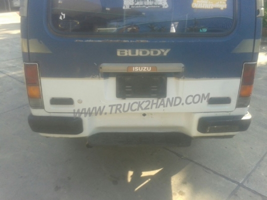 รถตู้ ISUZU  ขนาด 10 ที่นั่ง  มีแอร์พร้อม  น็อต 6 ตัว