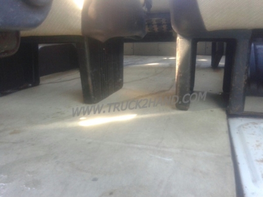 รถตู้ ISUZU  ขนาด 10 ที่นั่ง  มีแอร์พร้อม  น็อต 6 ตัว