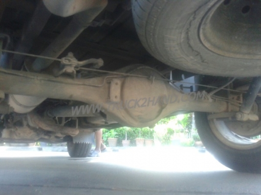 รถตู้ ISUZU  ขนาด 10 ที่นั่ง  มีแอร์พร้อม  น็อต 6 ตัว