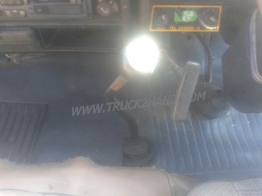 รถตู้ ISUZU  ขนาด 10 ที่นั่ง  มีแอร์พร้อม  น็อต 6 ตัว