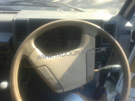 รถตู้ ISUZU  ขนาด 10 ที่นั่ง  มีแอร์พร้อม  น็อต 6 ตัว