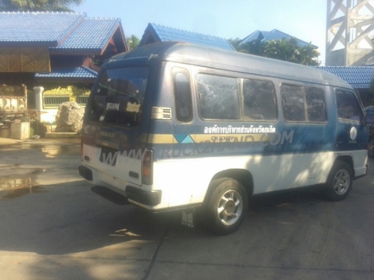 รถตู้ ISUZU  ขนาด 10 ที่นั่ง  มีแอร์พร้อม  น็อต 6 ตัว