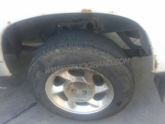 รถตู้ ISUZU  ขนาด 10 ที่นั่ง  มีแอร์พร้อม  น็อต 6 ตัว