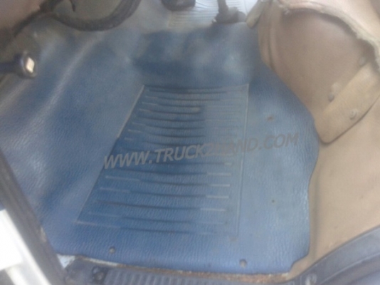 รถตู้ ISUZU  ขนาด 10 ที่นั่ง  มีแอร์พร้อม  น็อต 6 ตัว