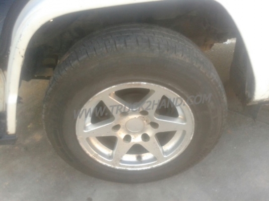 รถตู้ ISUZU  ขนาด 10 ที่นั่ง  มีแอร์พร้อม  น็อต 6 ตัว