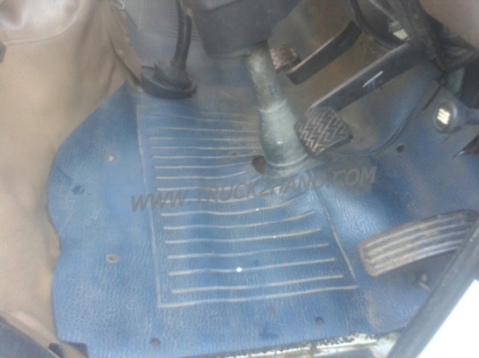 รถตู้ ISUZU  ขนาด 10 ที่นั่ง  มีแอร์พร้อม  น็อต 6 ตัว