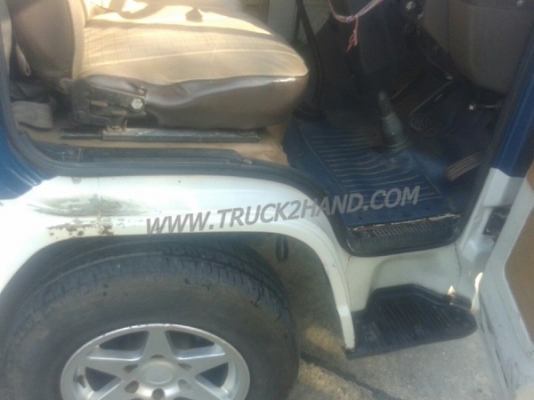 รถตู้ ISUZU  ขนาด 10 ที่นั่ง  มีแอร์พร้อม  น็อต 6 ตัว