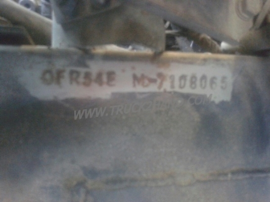 รถตู้ ISUZU  ขนาด 10 ที่นั่ง  มีแอร์พร้อม  น็อต 6 ตัว