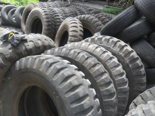 มาใหม่ ยาง 9.00-20 ลายทหาร สวยๆ ราคา เส้นละ 1200 บาท