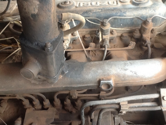 ขายครับเครื่องISUZU 6BFเครื่องฝิดจัดไม่มีใบคลุมเครื่องกำลังยกลงครับขายที่ราคา74000ครับ