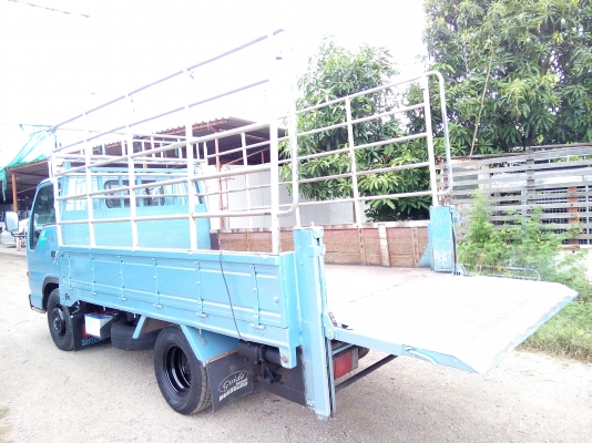 6 ล้อสั้น  *ท้ายลิฟท์* Euro.2* ISUZU  NKR  120 แรงม้า  *ยาว 3.20 ม.*  รถสวยเดิม+สวยจริง+สภาพพร้อมใช้งาน  * มีเล่มพร้อมโอน *