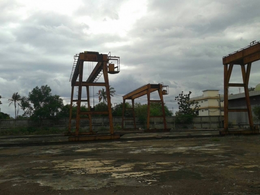 คานรอกสนามขนาด16ตันกว้าง14เมตรสูง10เมตรมีทั้งหมด6ชุดมีรอก3ตัว