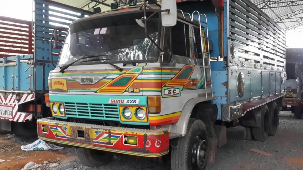 สิบล้อมือสอง,Hino Sumo 226 แม่ลูกๆ สองเพลาไม่ดั๊ม,มีสโลกลาง,มีระบบลากพ่วง,สวยเต็ม