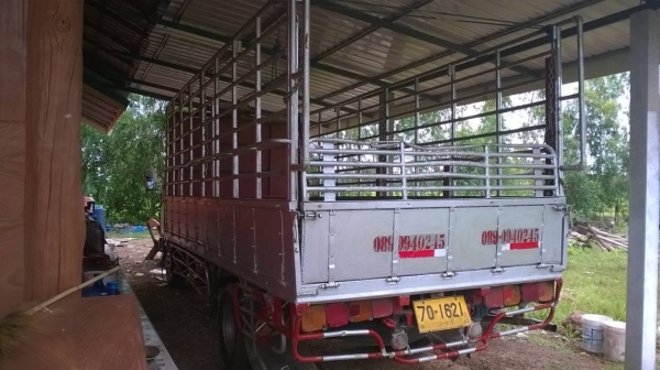 ขาย 6 ล้อ HINO FC2WHLA กระบะยาว 5.50 เมตร เครื่อง WO4D 120 แรงม้า คัสซีสวยตลอดเส้น แอร์เย็น ต้องเก็บสีหัวเก๋งกับฝาข้างกระบะ ทะเบียนพร้อมโอนครับ