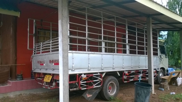 ขาย 6 ล้อ HINO FC2WHLA กระบะยาว 5.50 เมตร เครื่อง WO4D 120 แรงม้า คัสซีสวยตลอดเส้น แอร์เย็น ต้องเก็บสีหัวเก๋งกับฝาข้างกระบะ ทะเบียนพร้อมโอนครับ