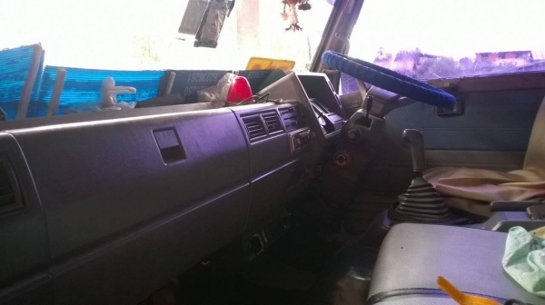 ขาย 6 ล้อ HINO FC2WHLA กระบะยาว 5.50 เมตร เครื่อง WO4D 120 แรงม้า คัสซีสวยตลอดเส้น แอร์เย็น ต้องเก็บสีหัวเก๋งกับฝาข้างกระบะ ทะเบียนพร้อมโอนครับ