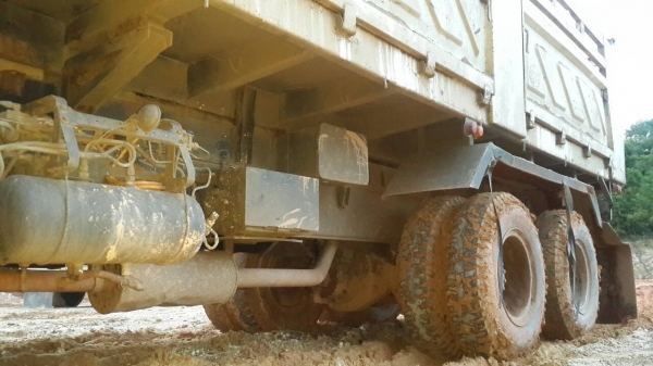 ขายดาวน์DECA270ดั้มแม่ลูกๆสามเพลาสามิตรรอนเฉียงสภาพพร้อมใช้โทร0856842587