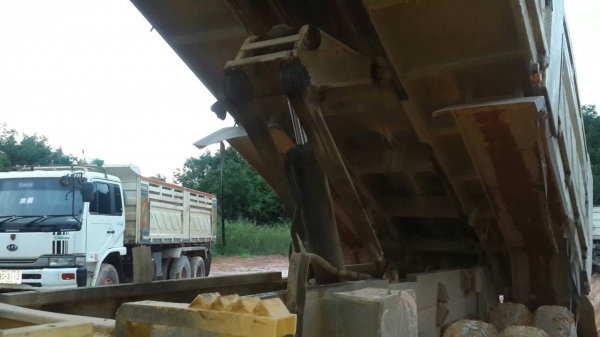 ขายดาวน์DECA270ดั้มแม่ลูกๆสามเพลาสามิตรรอนเฉียงสภาพพร้อมใช้โทร0856842587