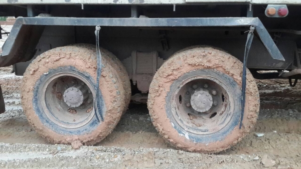 ขายดาวน์DECA270ดั้มแม่ลูกๆสามเพลาสามิตรรอนเฉียงสภาพพร้อมใช้โทร0856842587