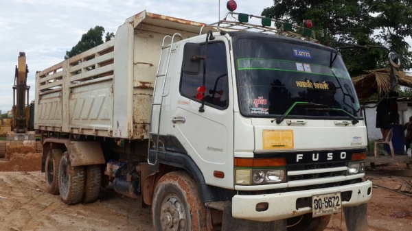 ขายด่วนไอ้หลงโบตาหวาน220แรงสองเพลาดั้มๆสามิตรรอนเฉียงราคาเบาๆจัดแนนท์ได้โทร0856842587