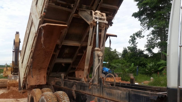 ขายด่วนไอ้หลงโบตาหวาน220แรงสองเพลาดั้มๆสามิตรรอนเฉียงราคาเบาๆจัดแนนท์ได้โทร0856842587