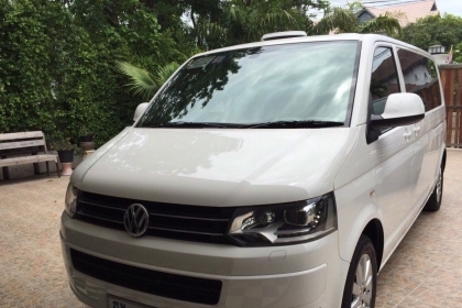 รถตู้โฟร์ค รถ2ปี ออกศูนย์แท้ ดีเซล เหลือประกันซ่อมฟรีที่ศูนย์ แต่ง vip กระจกกันสองชั้นระหว่างคนขับกันเสียง เครื่องเสียงแต่งที่ mirage มีทีวี พร้อมดาวเทียม 2.1ล้าน   090-9920299