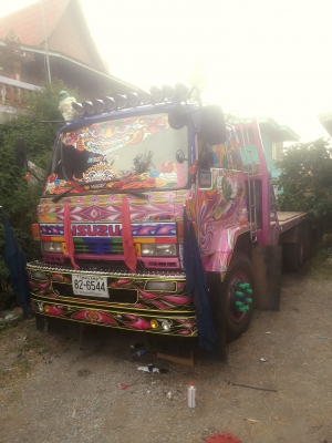 รถบรรทุกรถเกี่ยวพร้อมใช้งาน